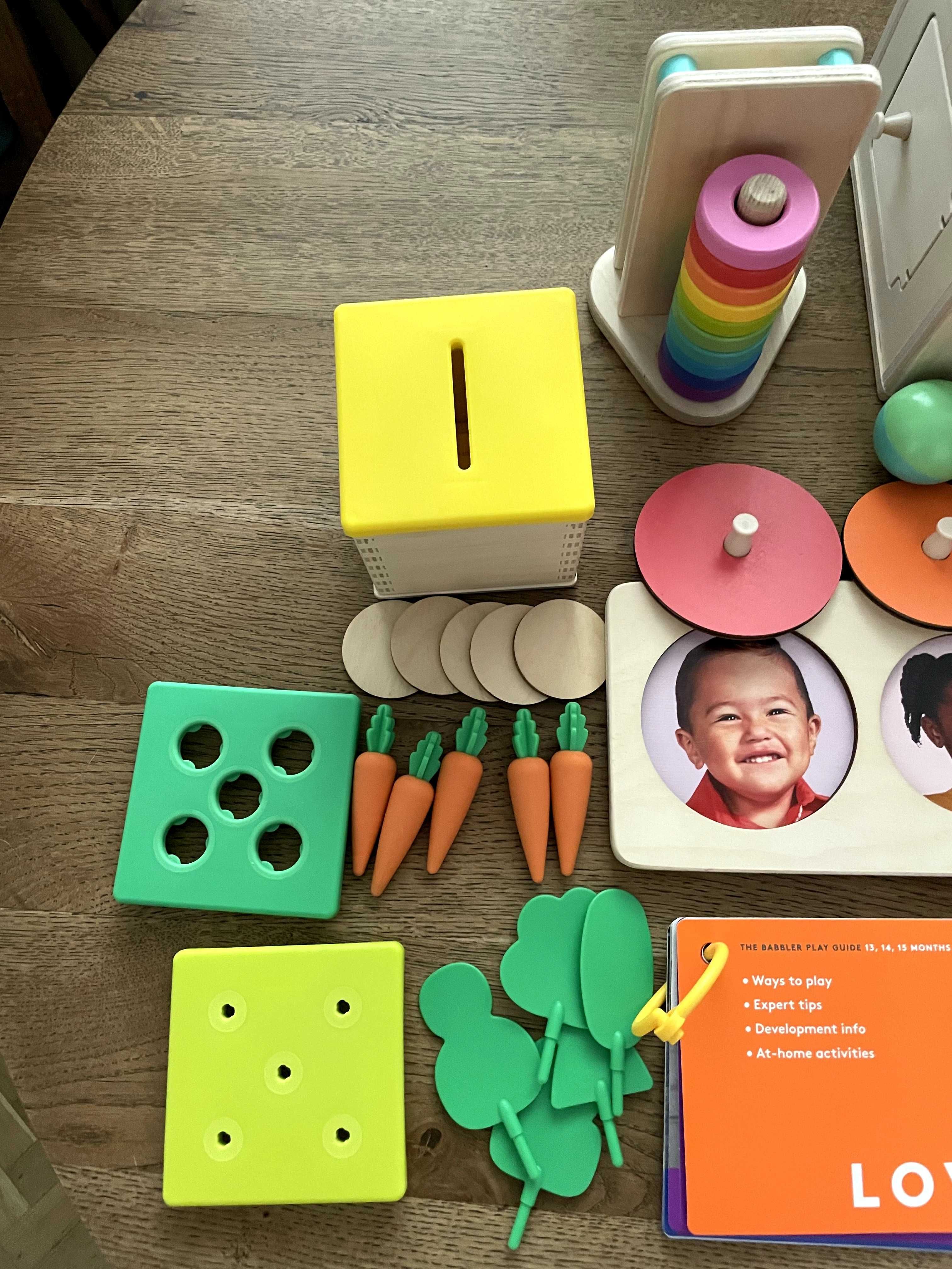 Играчки Lovevery - The Babbler Play Kit за деца 13-14-15 месецa