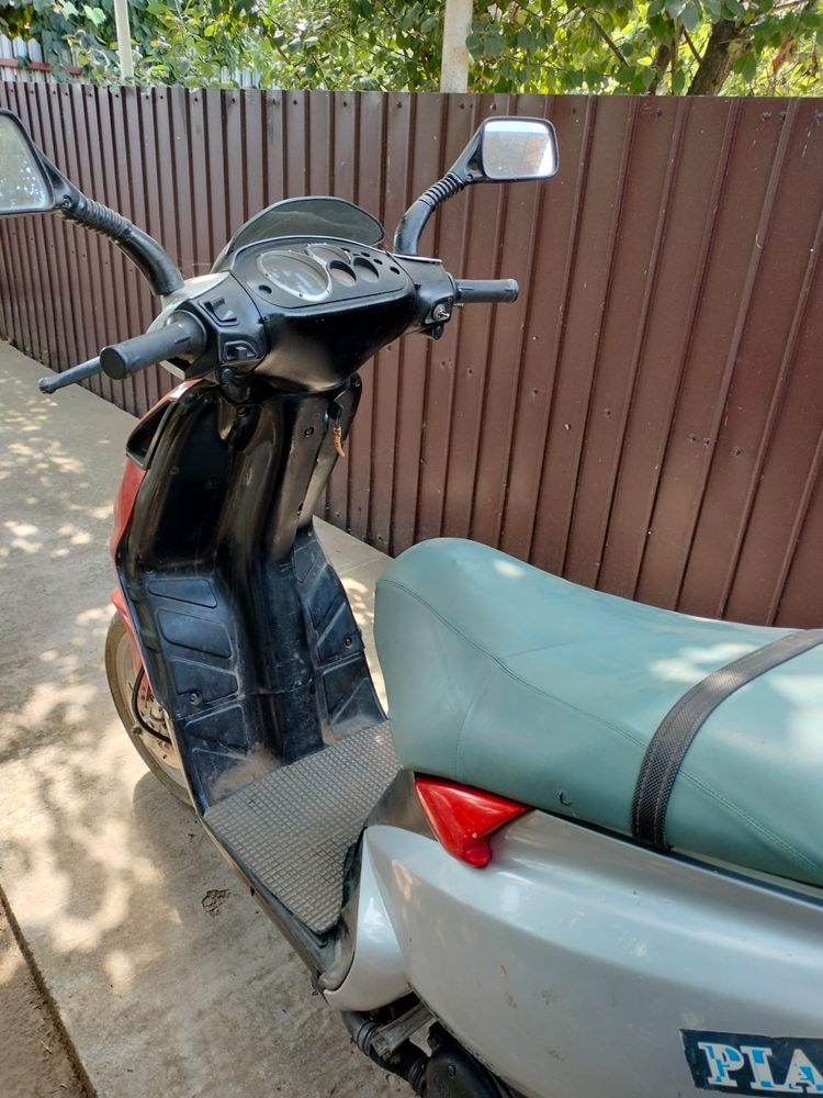 Vand scuter  piaggio nrg motor refacut cu piese noi. Urgent