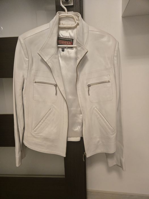 Vând geacă piele albă Modena, Italia