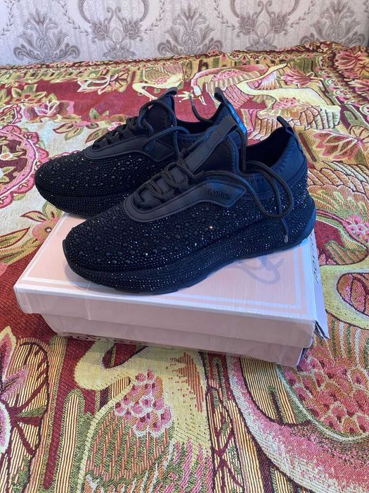 Продам кроссовки