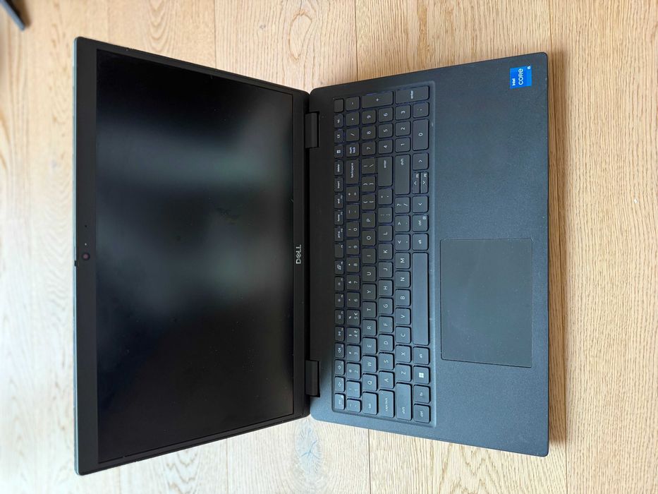 Лаптоп DELL Latitude 3520