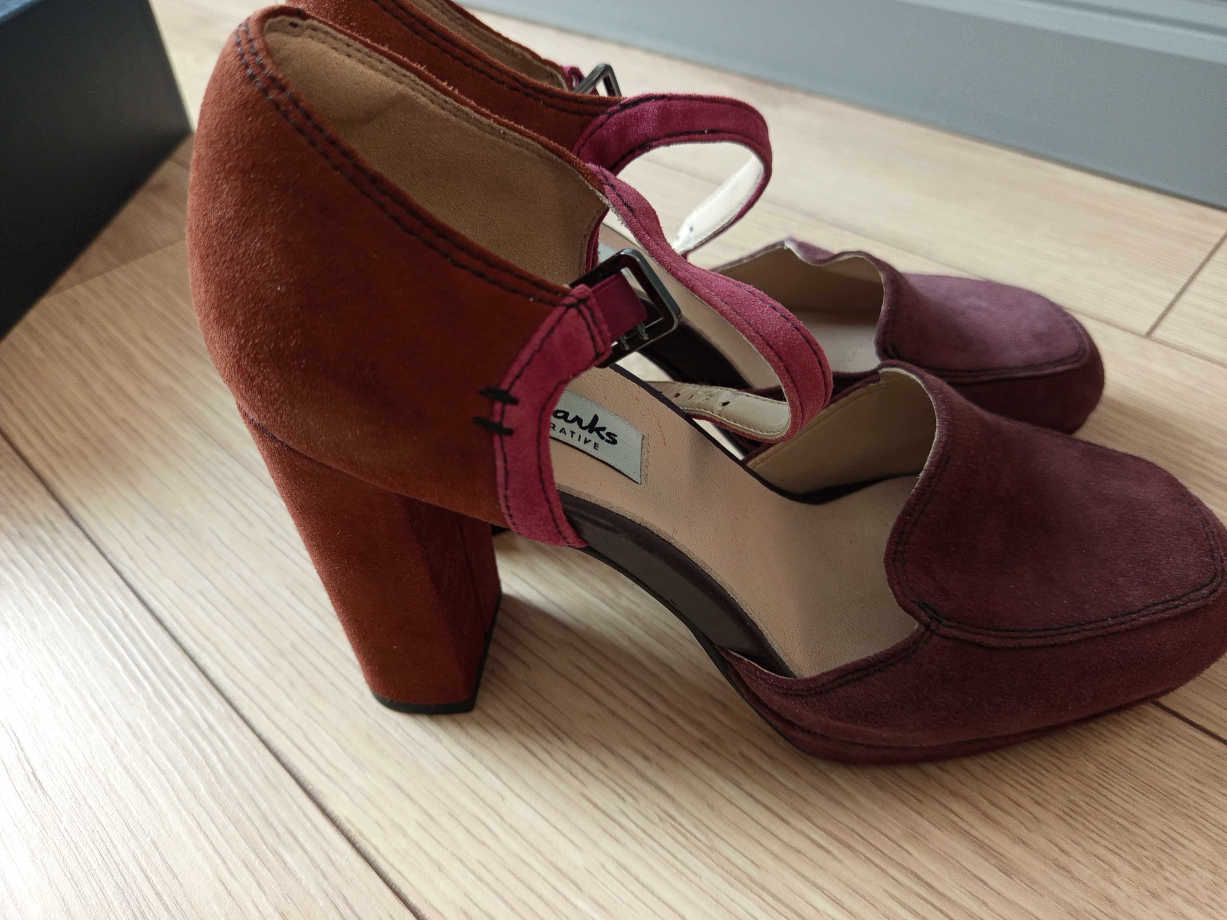 Обувки Clarks, естествен набук