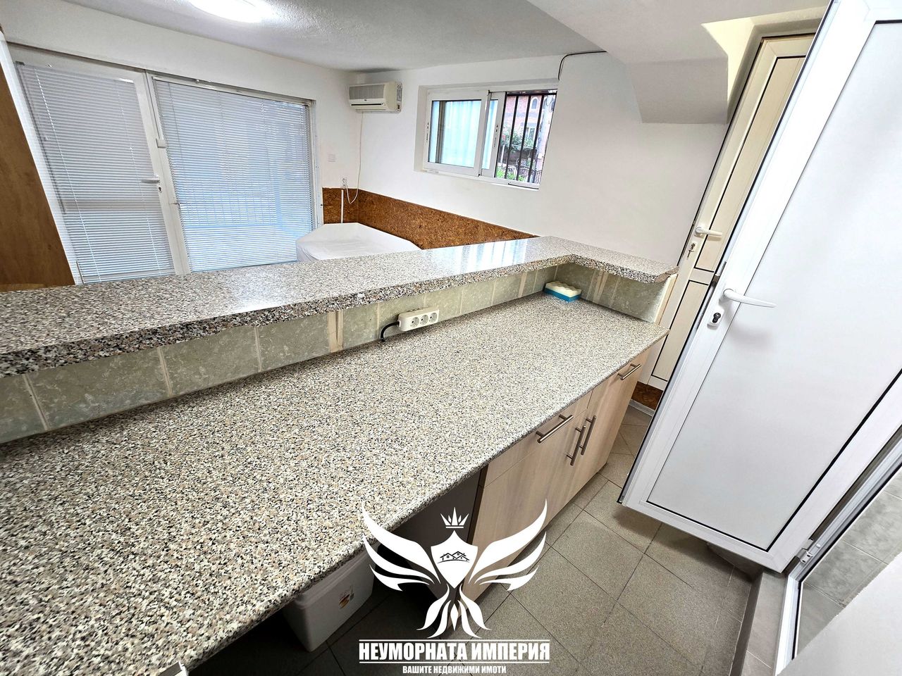 Дава се под наем Магазин в Асеновград - 21 кв.м за 205 € - Снимка #6