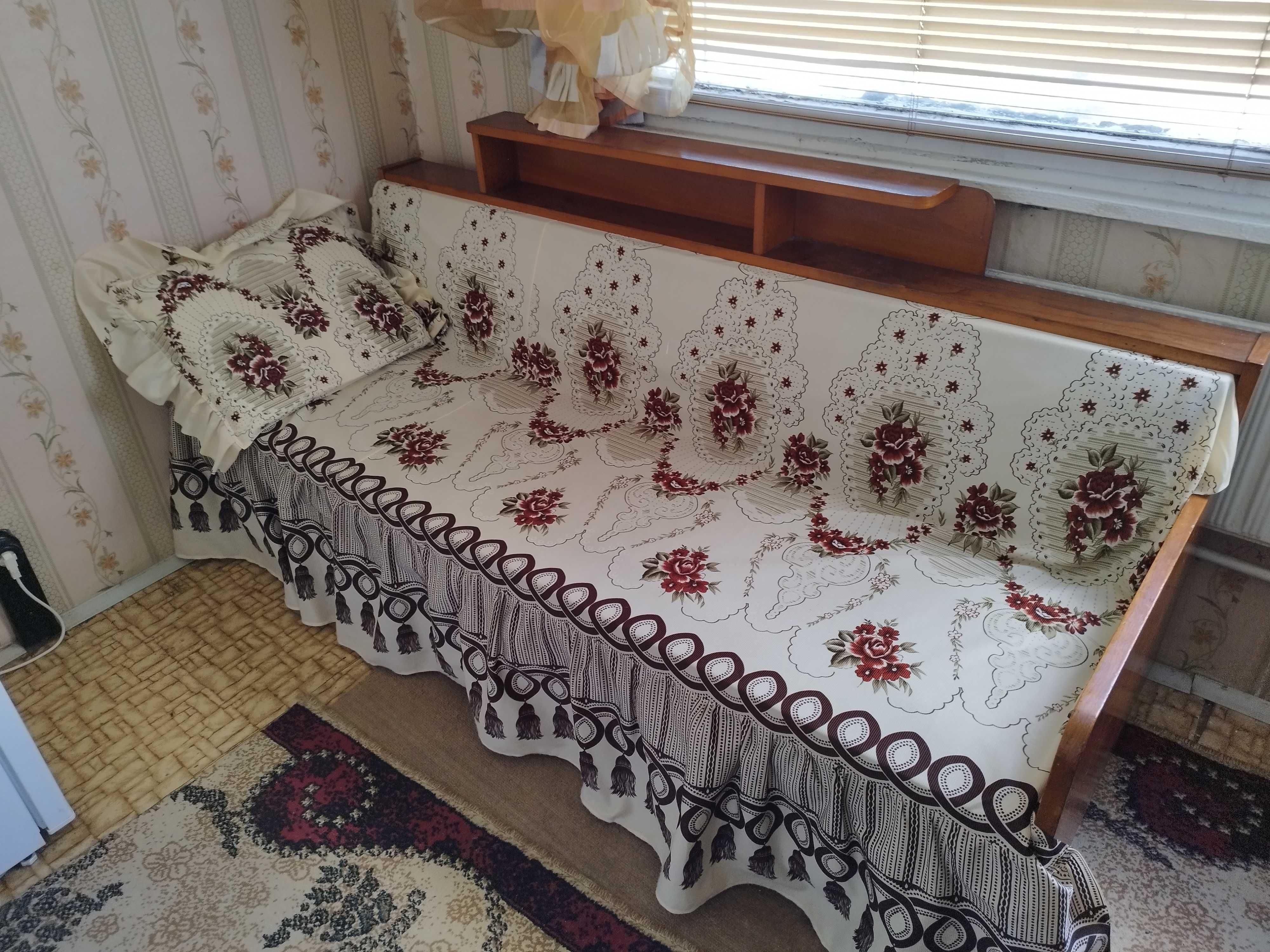Старинен разгъващ диван