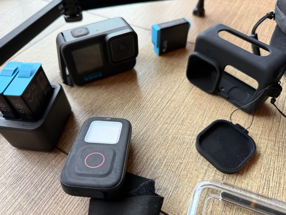 GoPro Hero 10 Black – stare ca noua, 3 baterii, husa, accesorii