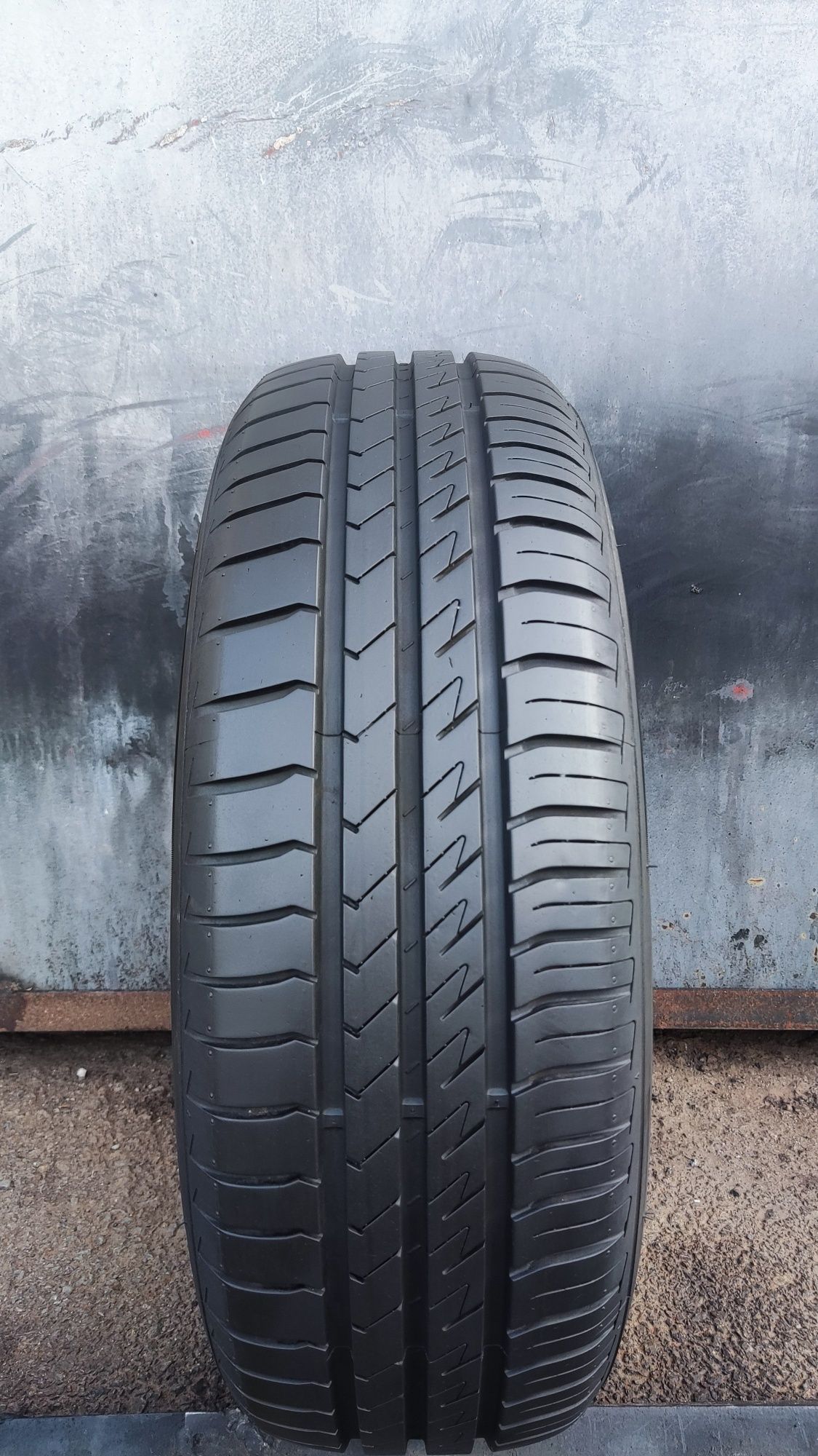 1брой лятна гума 185/65/15 Laufenn G Fit EQ+
dot22 
7.9mm
Гумата е в