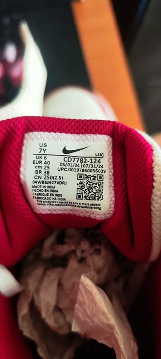 Vând Pantofi sport Nike Court Borough Mid