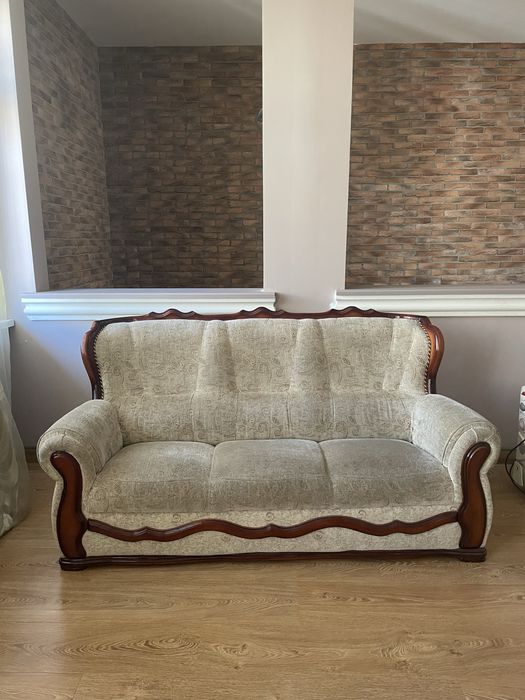 Диван с двумя креслами