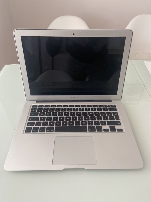 Vand apple macbook air 13 cu 59 cicluri de incarcare impecabila