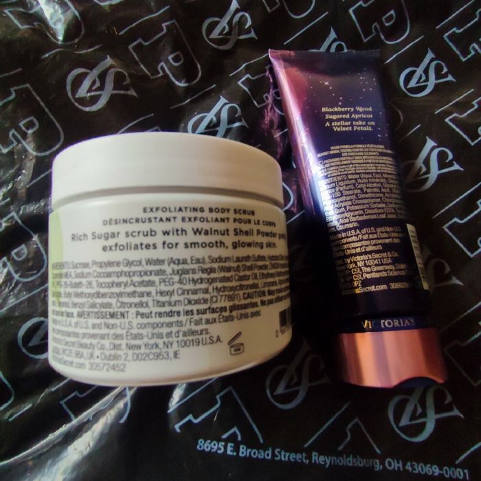 Set crema de corp si exfoliant Victoria Secret