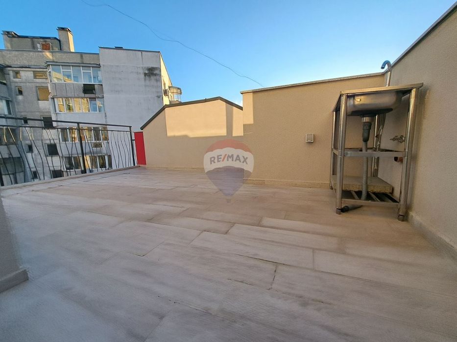 Продава се Тристаен апартамент в Варна, Бизнес хотел - 96 кв.м за 2500 €/кв.м - Снимка #4