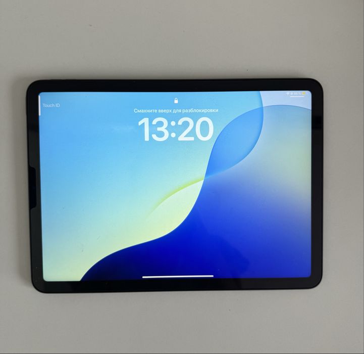 Продам iPad Air 5 версия вместе с клавиатурой