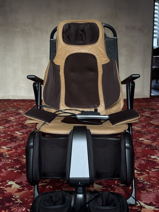 Массажное кресло и аппарат для ног новыи