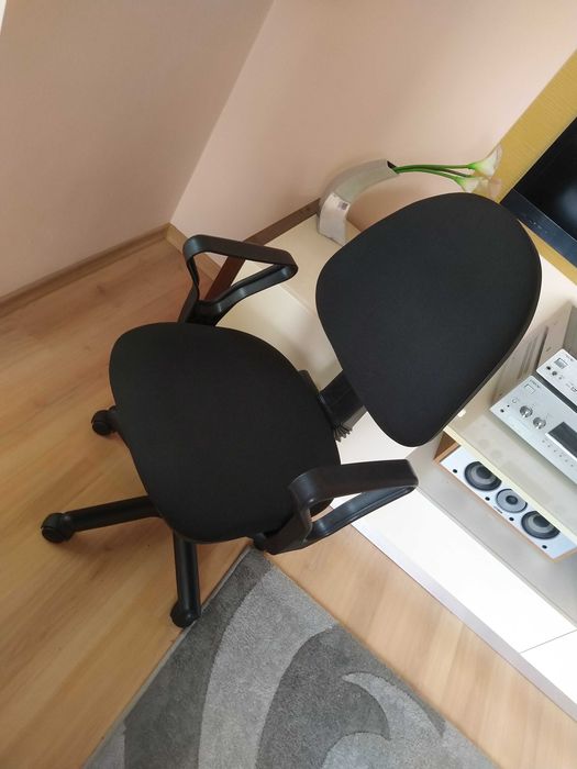 Ергономичен офис стол