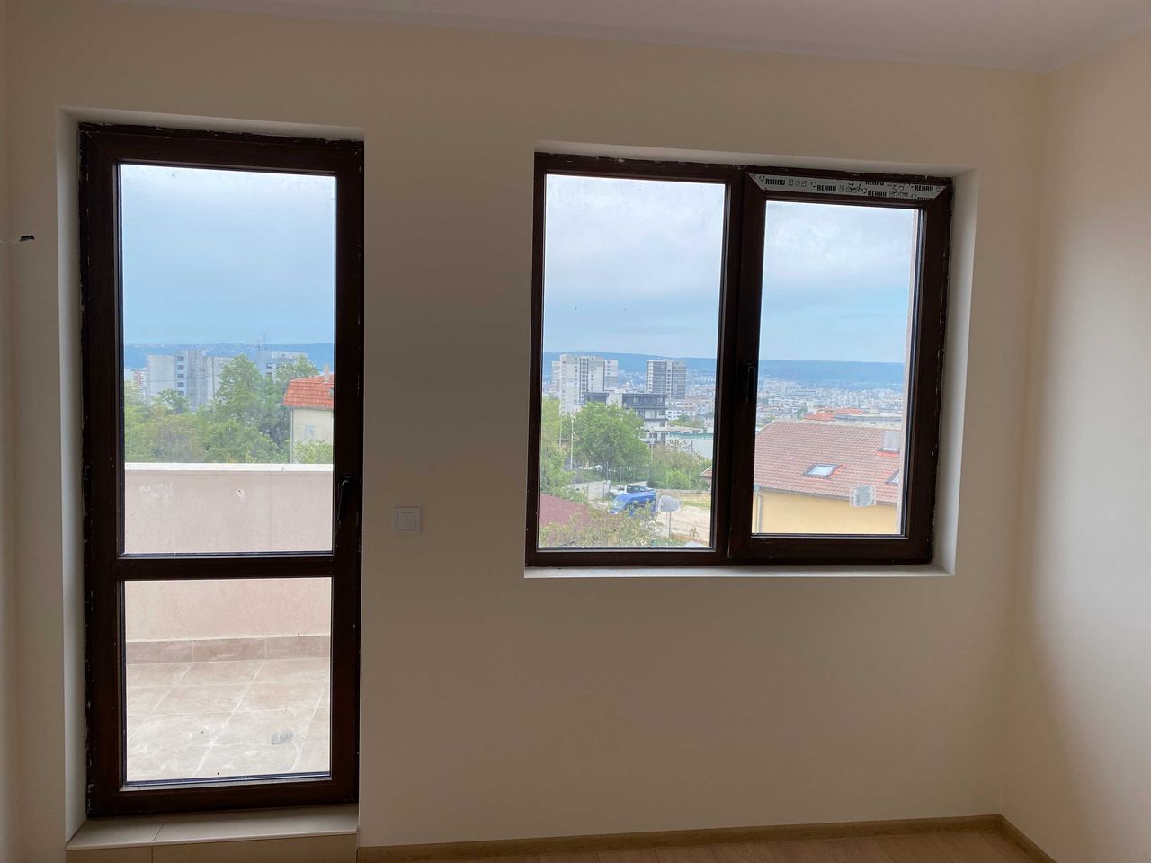 Продава се Тристаен апартамент в Варна, Изгрев - 119 кв.м за 1849 €/кв.м - Снимка #3