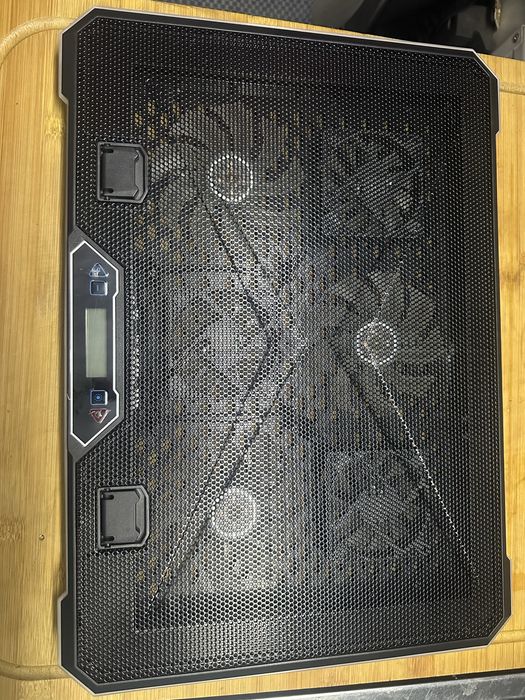 Cooler laptop cu reglaj ventilare si lumini