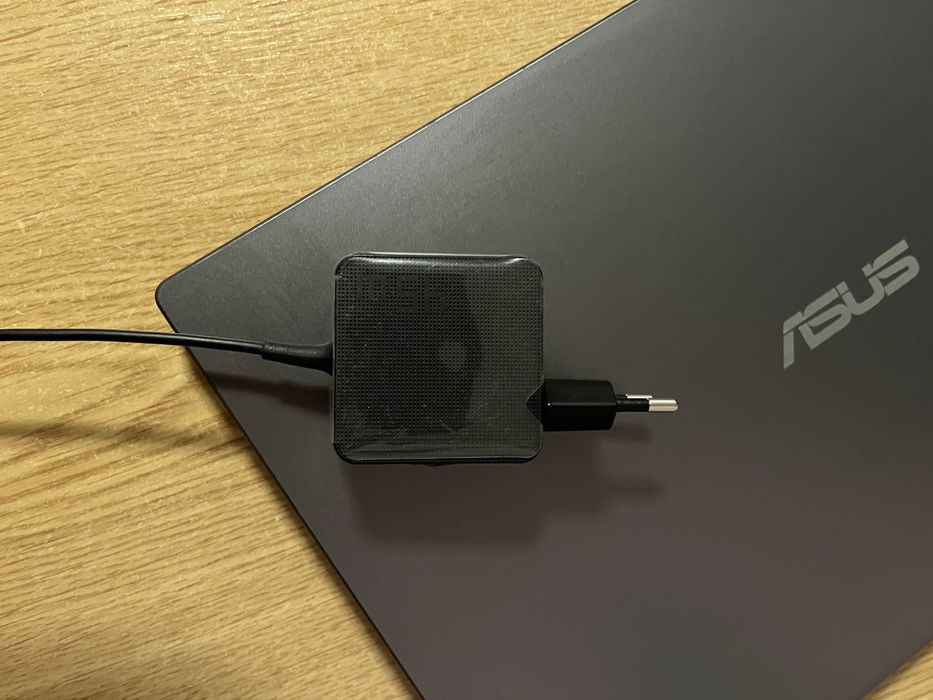 Laptop Asus X515EA i5-1145G7 / 8GB DDR4 / 512GB SSD