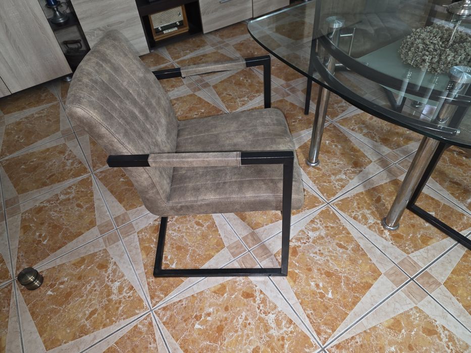 set masa sticla bucatarie si 4 scaune