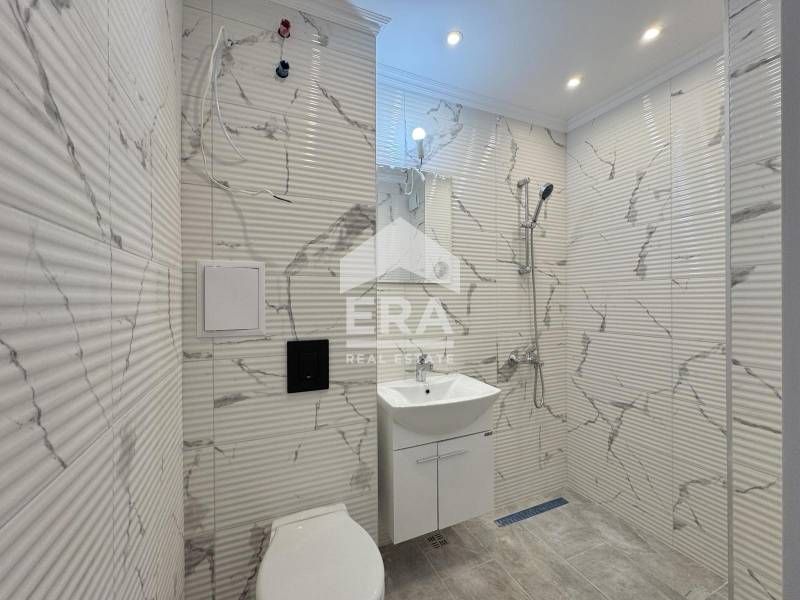 Тристаен апартамент, напълно отремонтиран и готов за нанасяне в кв. Ча