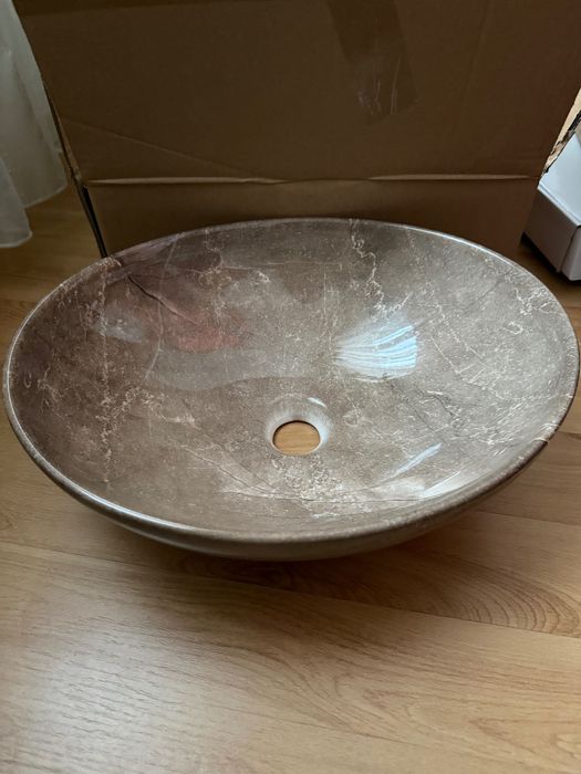 Шкаф с плот за баня, мивка и смесител