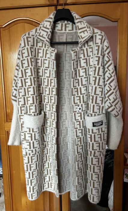 Бяло палто тип алпака супер меко и стилно