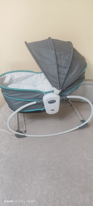 Шезлонг, става и кошче за новородено, като нов е има и кумарник!