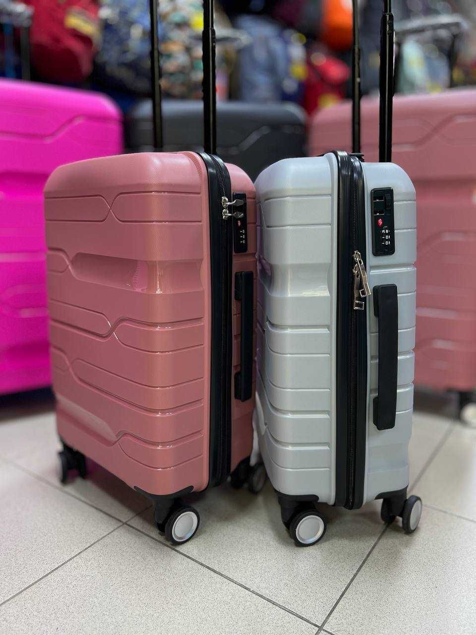 Пътнически куфар за ръчен багаж. Колела 360°