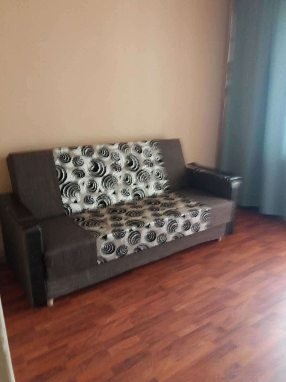 Închiriez apartament cu 2 camere