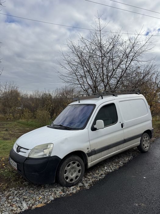 Vând Peugeot Partner.