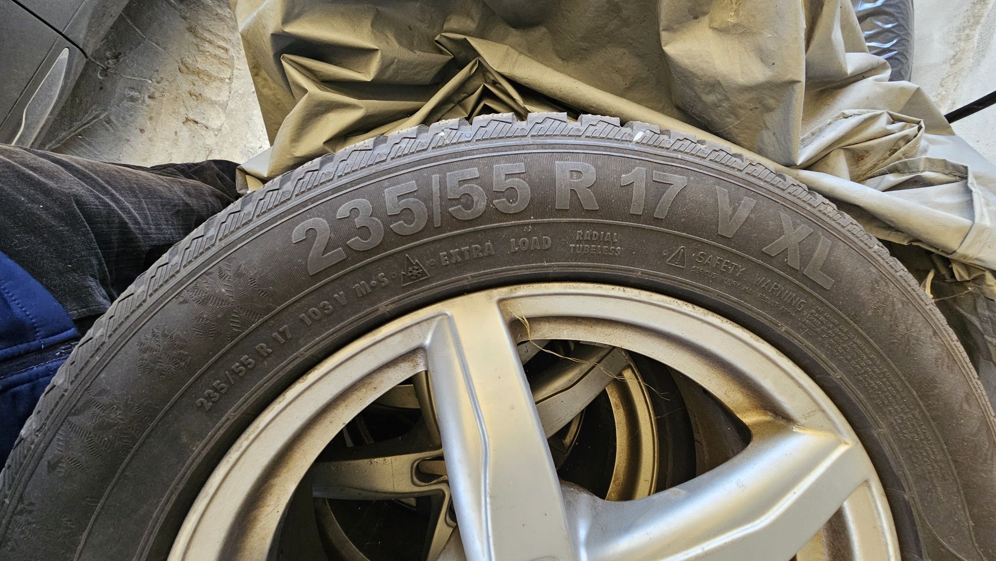 Зимни гуми с джанти и сензори за налягане 235/55/17 AUDI