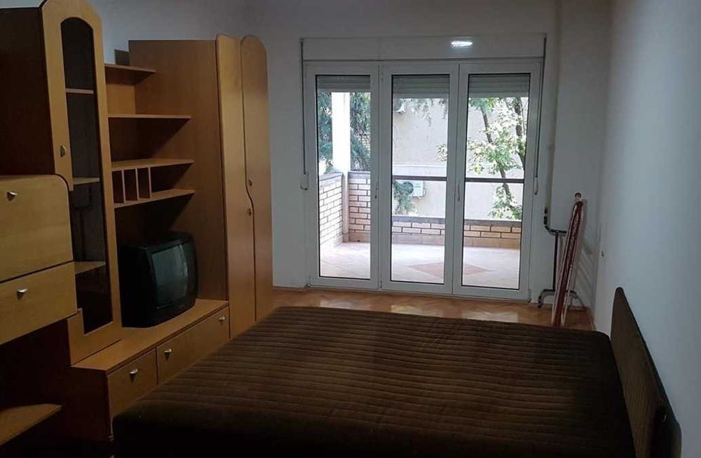 Дава се под наем Тристаен апартамент в Бургас, Лазур - 81 кв.м за 93500 € - Снимка #1