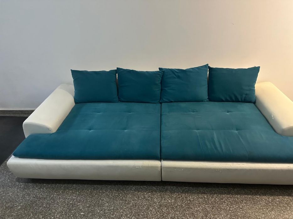 Vand canapea in stare foarte  buna