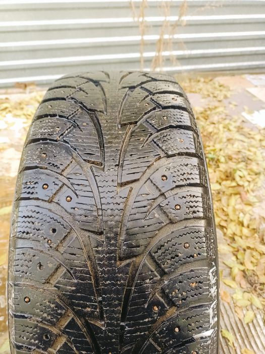 Продам один зимний балон 215/55/17.цена 10000