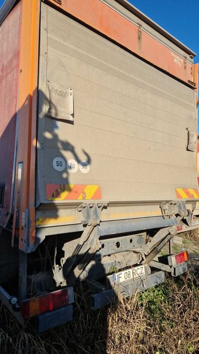 Iveco autoutilitara cu lift 18t