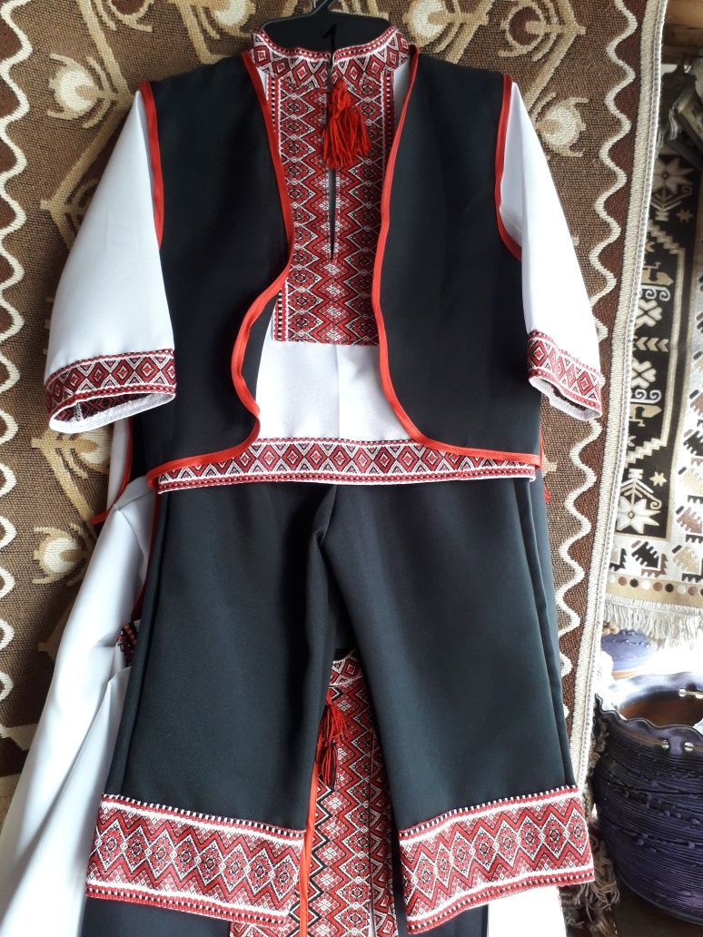 Costum fetite traditional national