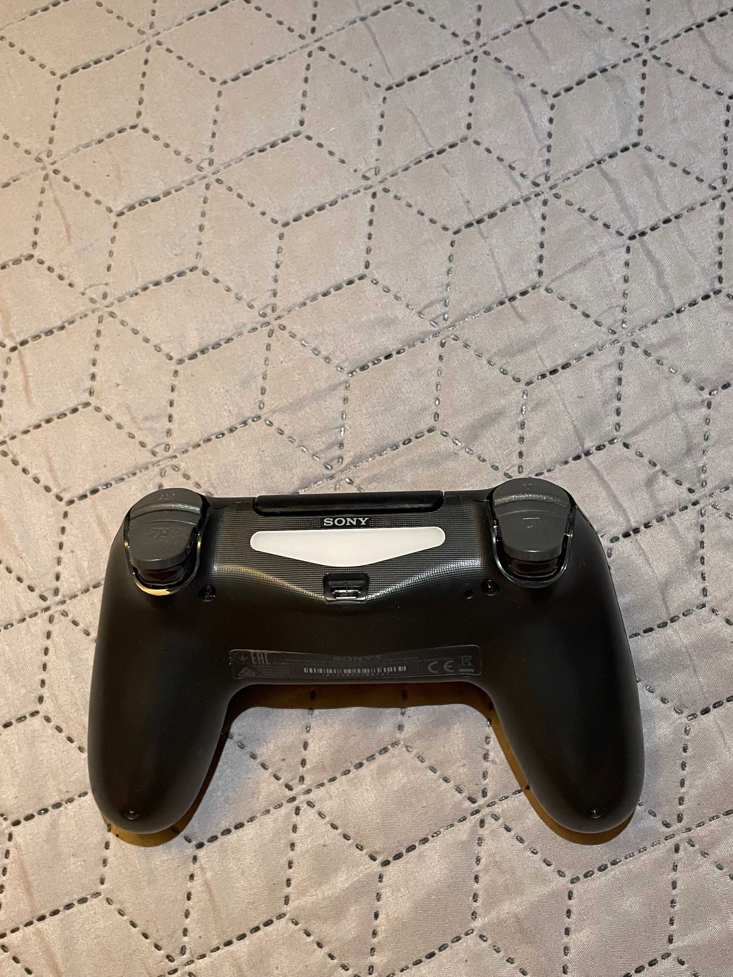 Playstation 4 Pro 1TB-комплект с джойстик и FIFA 20-отлично състояние