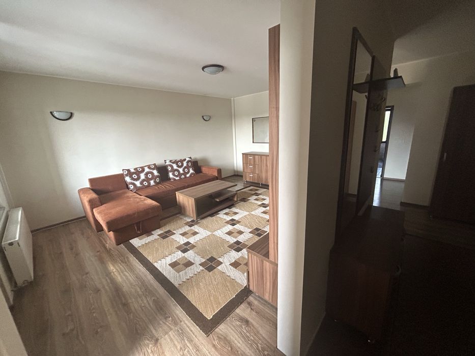 Apartament cu 2 camere, bucatarie decomandata, parcare in curte