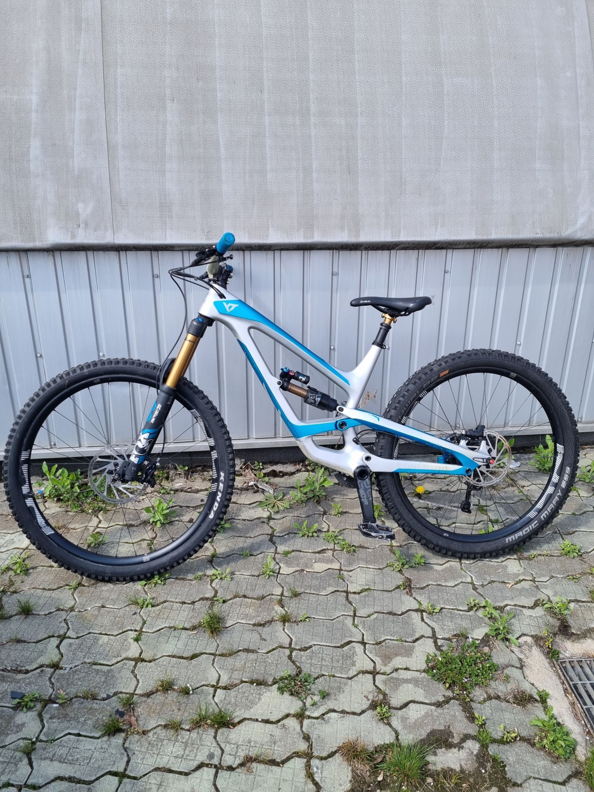 Bicicleta Enduro YT Capra 29 CF Pro Race L
