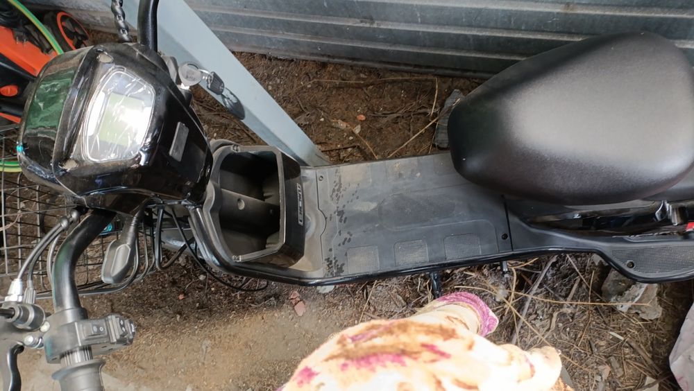 Электро скутер практически новый катались раз 10