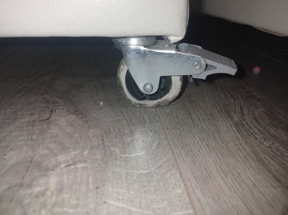 Ъглов диван в лилав цвят