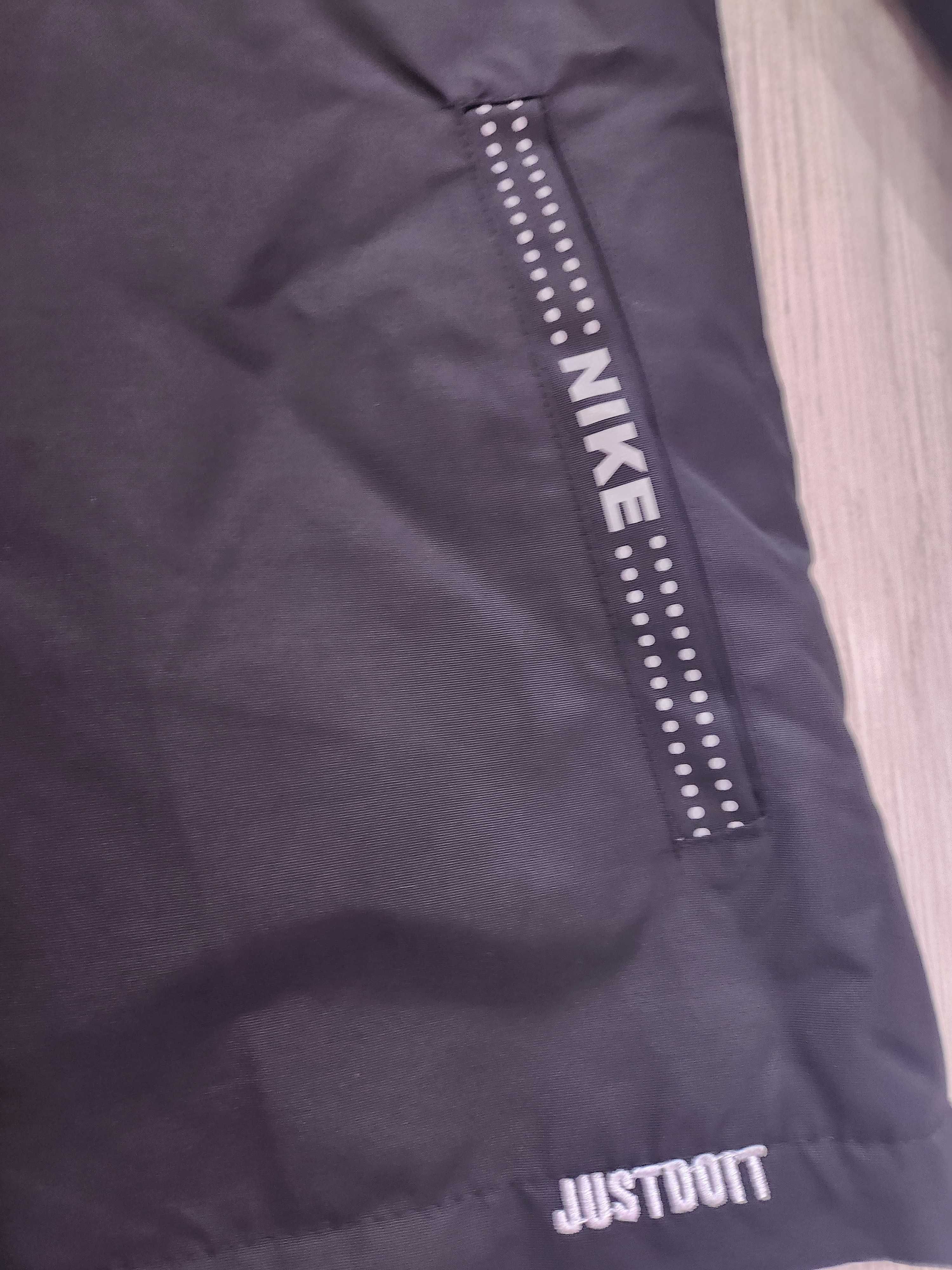Ново модерно яке Nike s
