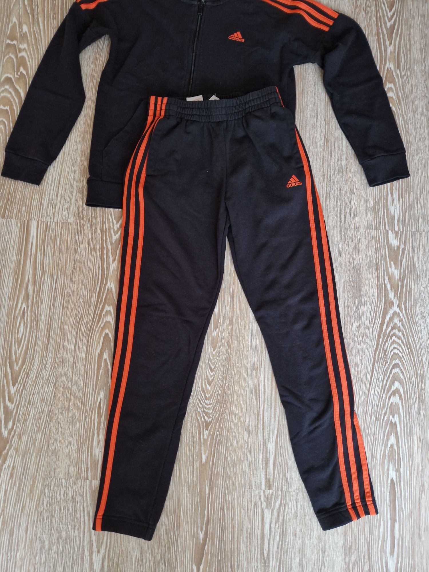 Адидас Adidas анцуг 152см и маратонки 39 1/3