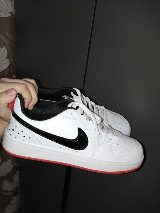 Продам новые кроссовки Найк