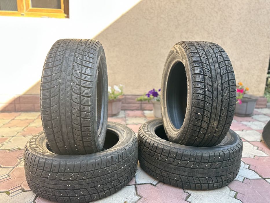 Продам зимнюю резину! В очень в хорошем состоянии.