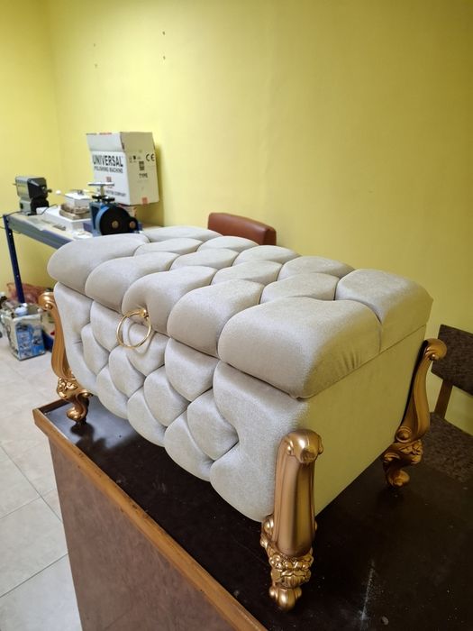 Нова табуретка тип кутия за бижута.Много красива.