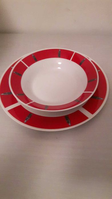 Чинии Кока-Кола порцеланови