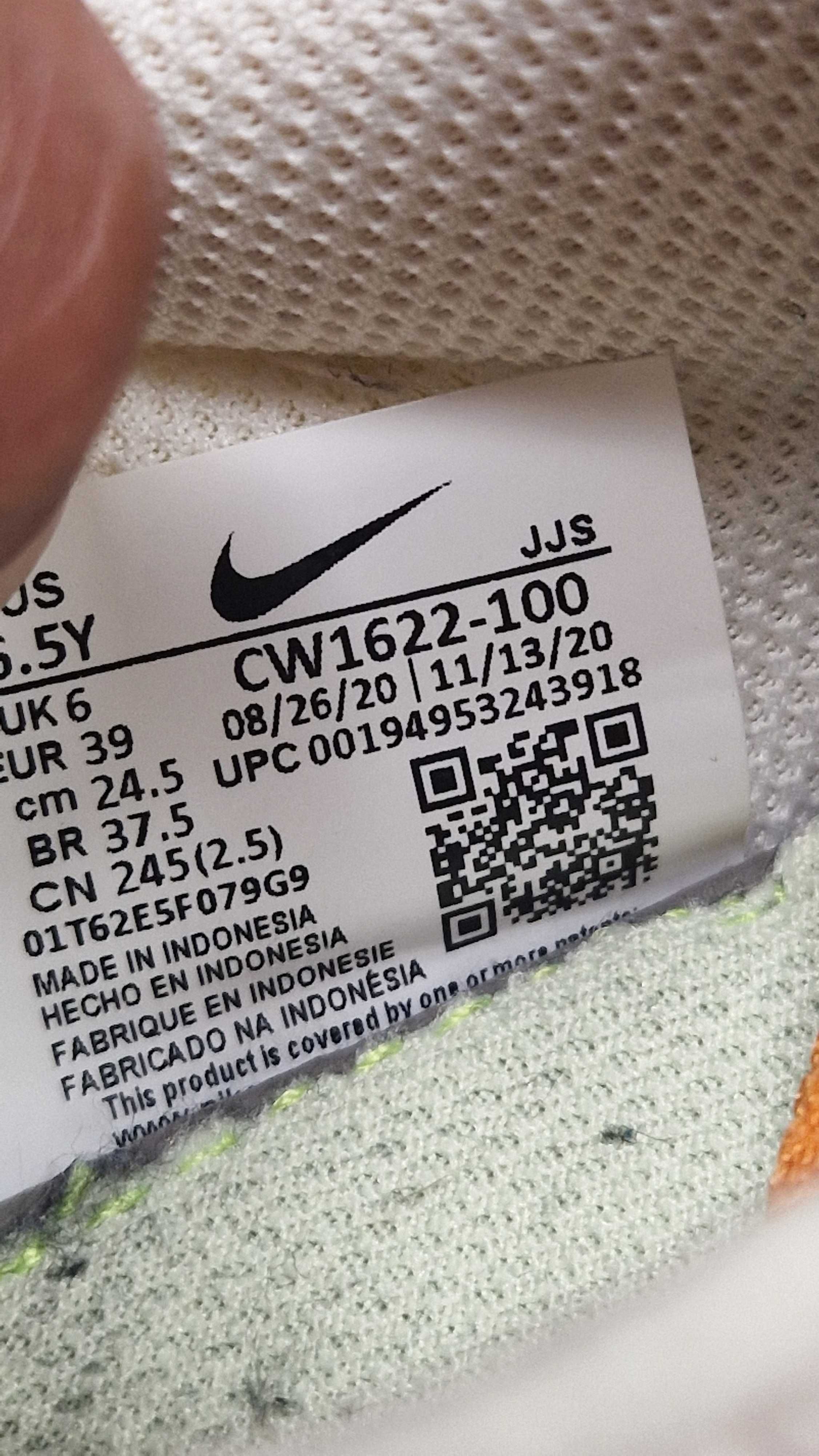 Оригинални дамски маратонки- Nike React Live White Neon