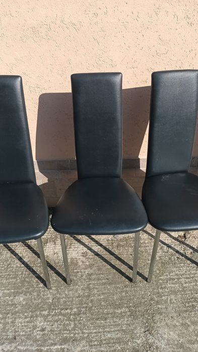 Scaune negre ,material si metal