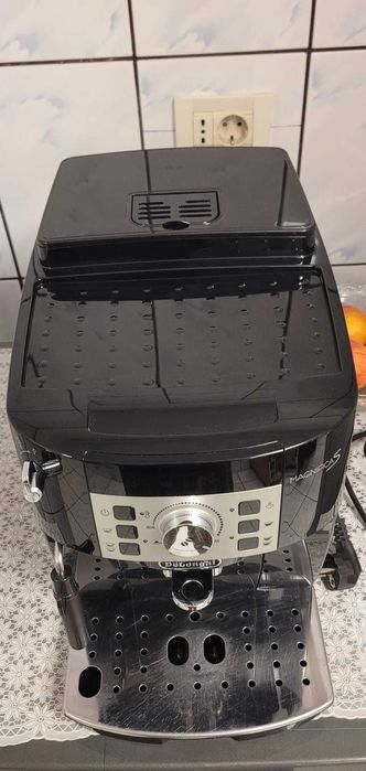 Espressor automat De'Longhi Magnifica S ECAM 22.112.B Stare buna!