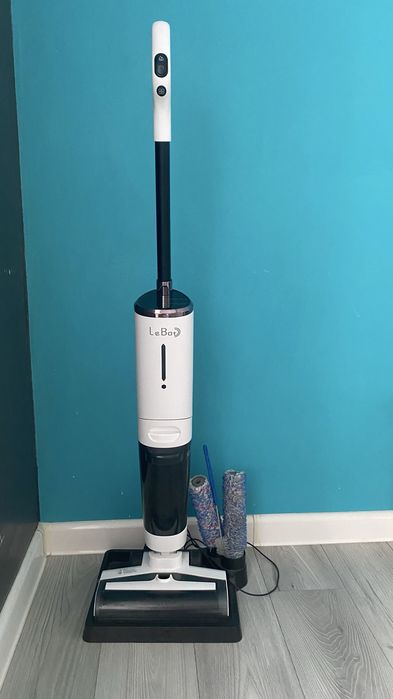 Продам вертикальный пылесос